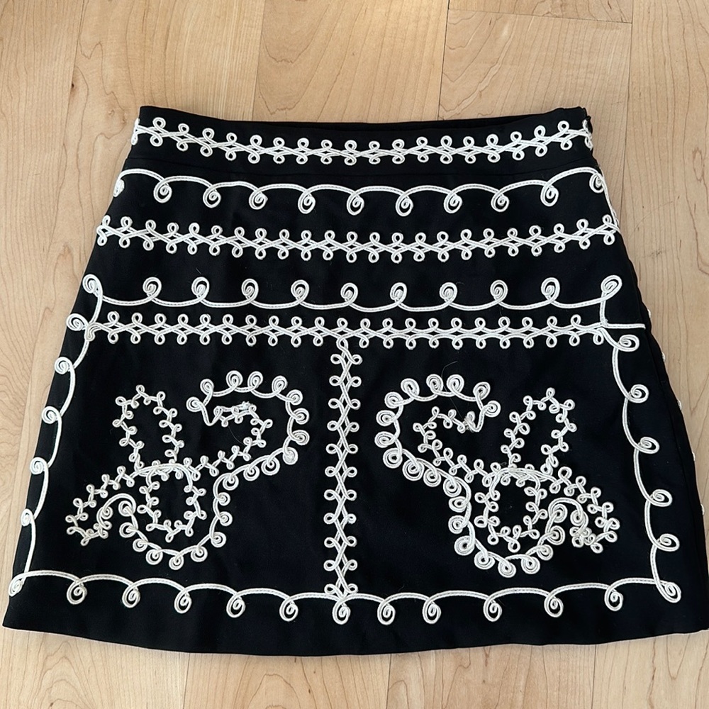 Millau black skirt with ivory appliqué